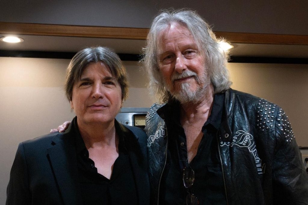 Jason Everly and Peter Leinheiser (Senior Director, Entertainment Relations US at Gibson).