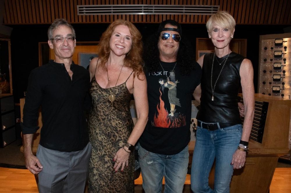 Michael Braunstein (Executive Director of the Les Paul Foundation), Beth Heidt (Chief Marketing Officer at Gibson), Slash, and Anne Rohosy (Gibson Interim CEO)